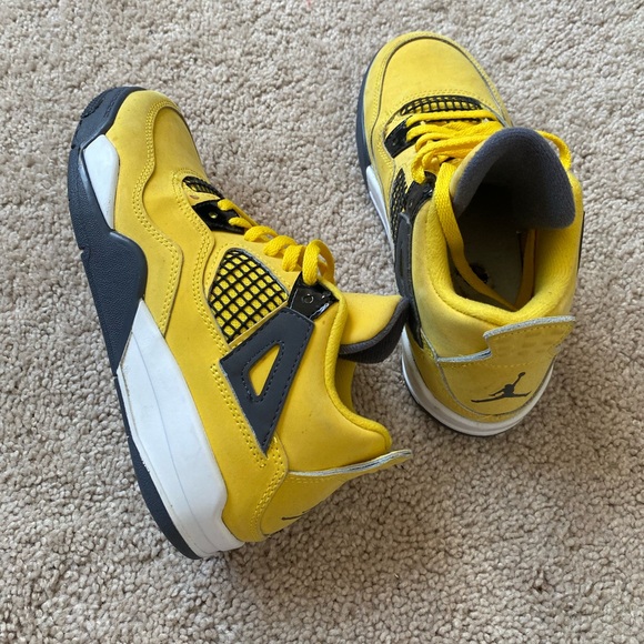 Jordan Retro Kids Size 2Y - Picture 2 of 11